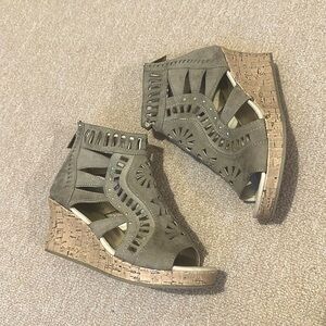 Unlisted - Cutout wedge heels / shoes / sandals - size 5